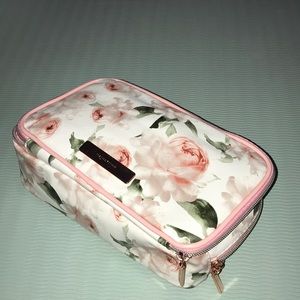 ItsJudyTime / ItsJudysLife make up cosmetic bag